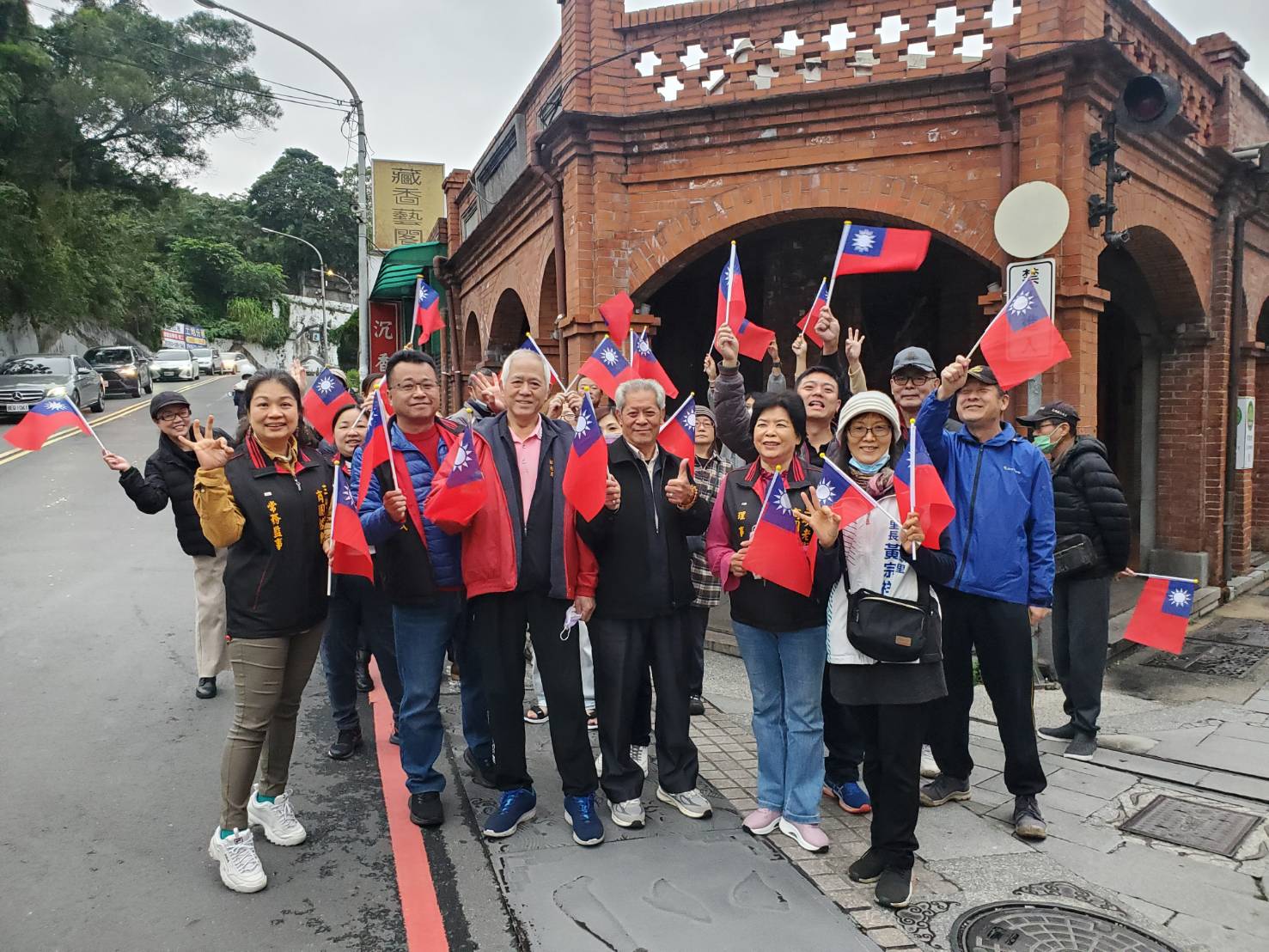【大會公告】三峽民權老街商圈發展協會理事長林豐斌及全體理監事，祝福大家2024新年快樂 !