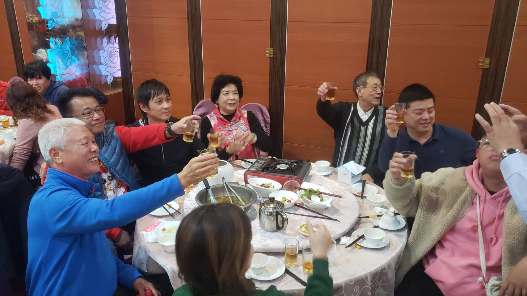 【協會公告】「三峽民權老街商圈發展協會」理事長林豐斌，率領協會理監事參加「三峽興隆宮媽祖廟」年度尾牙活動