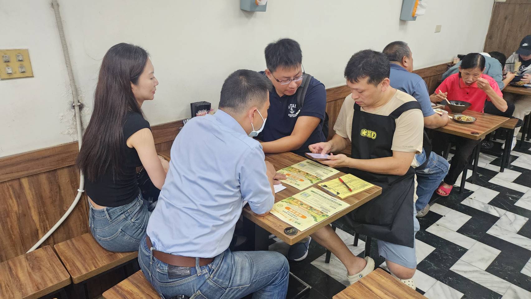 【特別感謝】「新北市政府經濟發展局 綠色產業科」陳詠順專員 及 李宜蓁小姐，親臨輔導三峽老街業者參加新北市「綠店之星」選拔 !