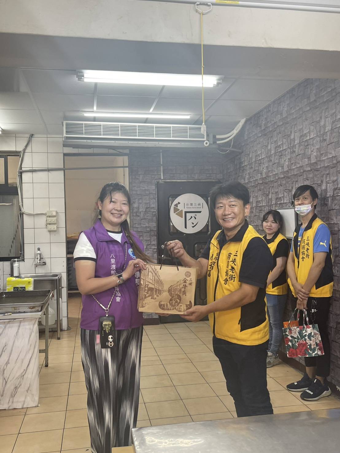 2025「新北市八里渡船頭商圈協會」周曼芝理事長 率領「八里渡船頭商圈」業者學員們參訪三峽老街 !  2025「新北市八里渡船頭商圈協會」周曼芝理事長 率領「八里渡船頭商圈」業者學員們參訪三峽老街 !