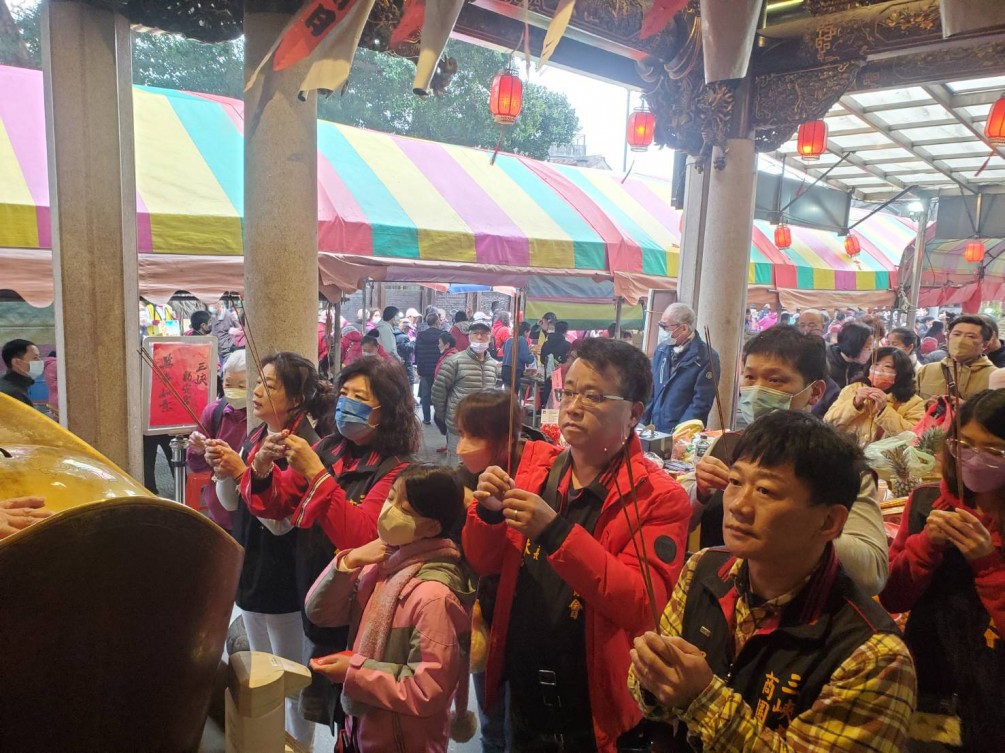 2023三峽民權老街商圈發展協會理事長林豐斌 率領 協會常務監事、總幹事及理監事代表至「三峽福安宮」向福德正神祝夀