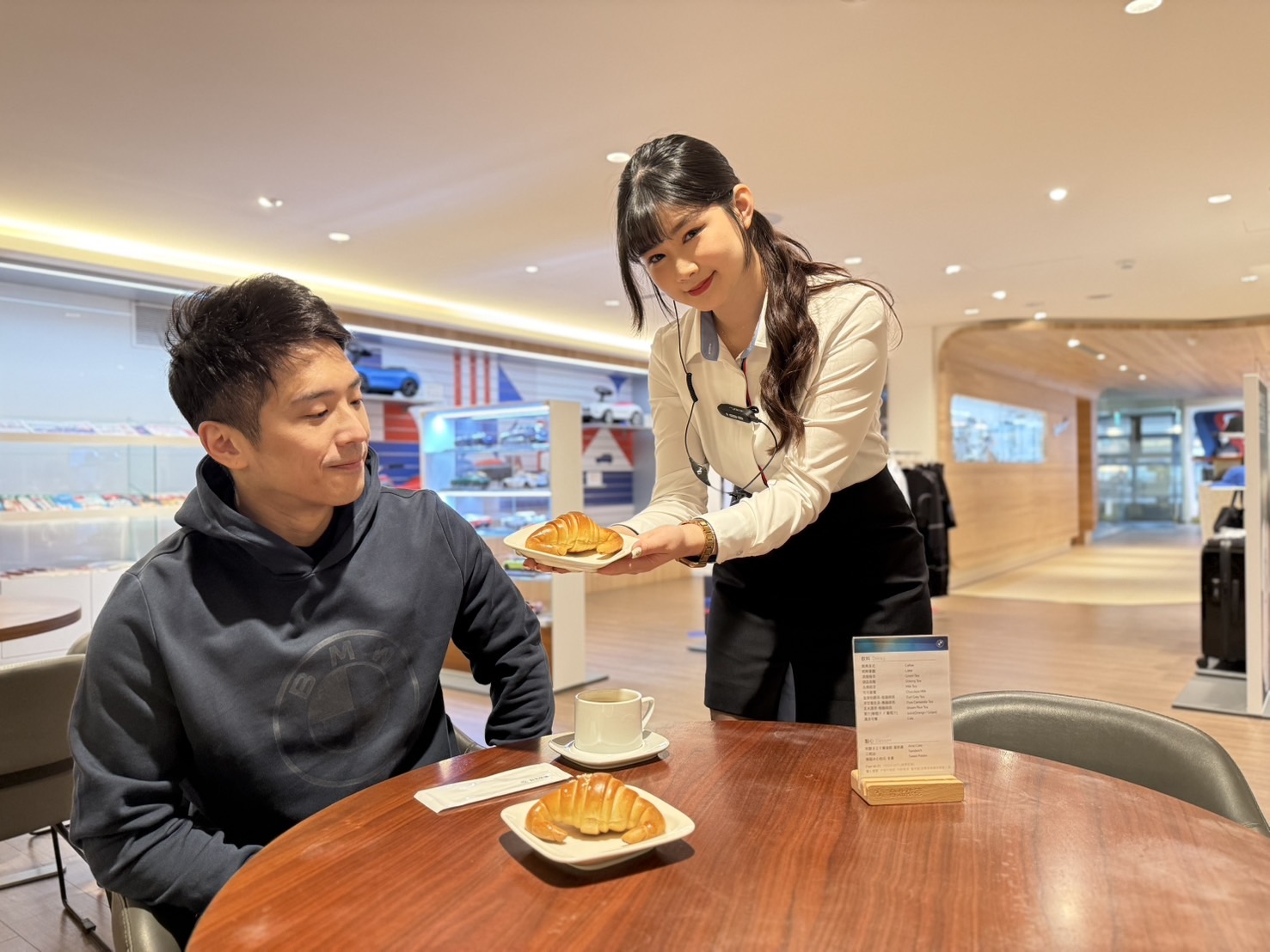 【協會公告】賀 ! 三峽老街最受到遊客歡迎的金牛角麵包（合珍 / 三峽金牛角），榮獲BMW台北依德公司選擇作為款待貴賓的御用點心 !