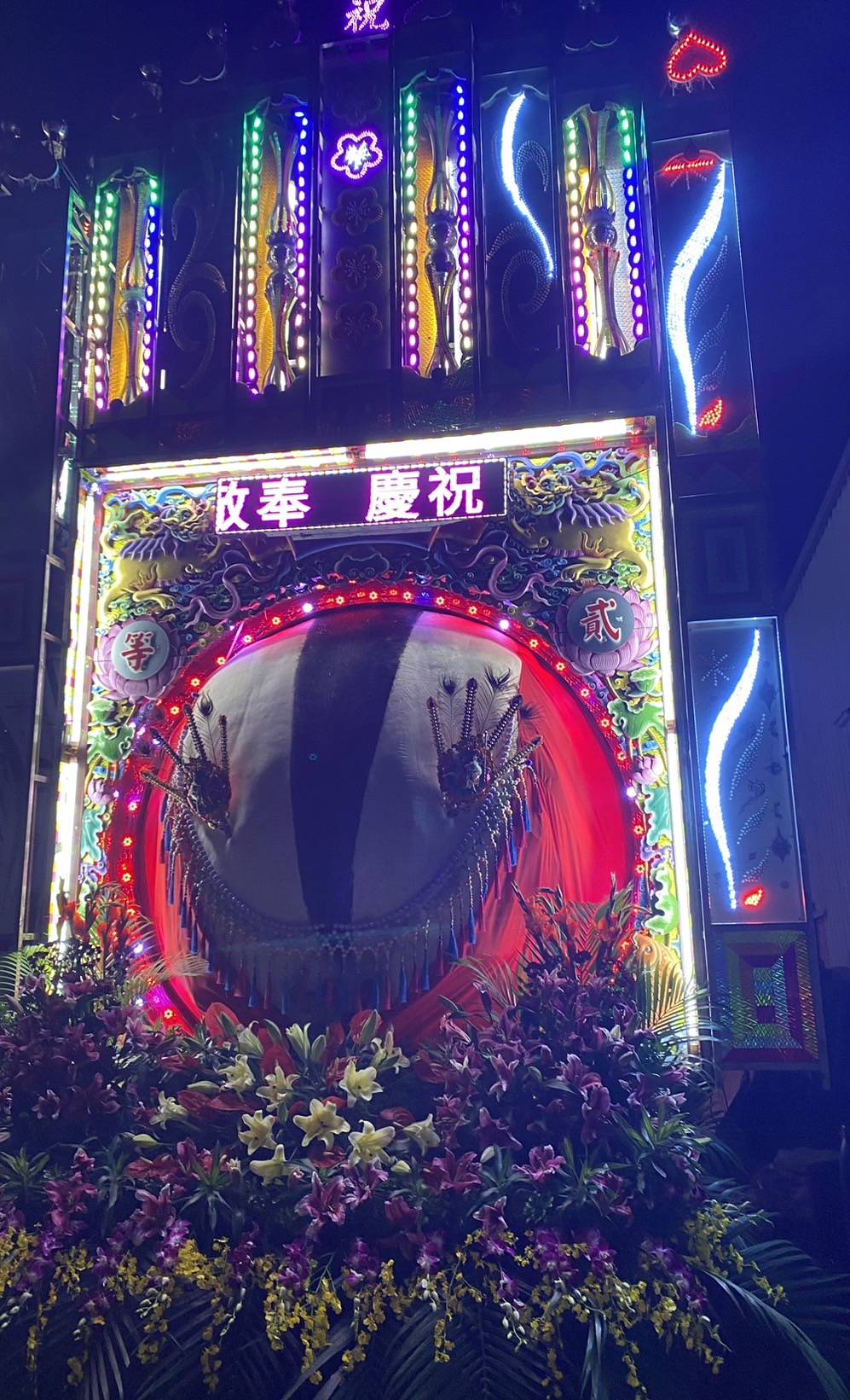 ​​​​​​​【初六賽神豬搶先看】「二等及三等賞」的神豬已經妝扮完成囉！準備明天一早參加「遊行」及下午祖師廟廣場「獻禮儀式」（特別感謝戴記茶坊提供照片）