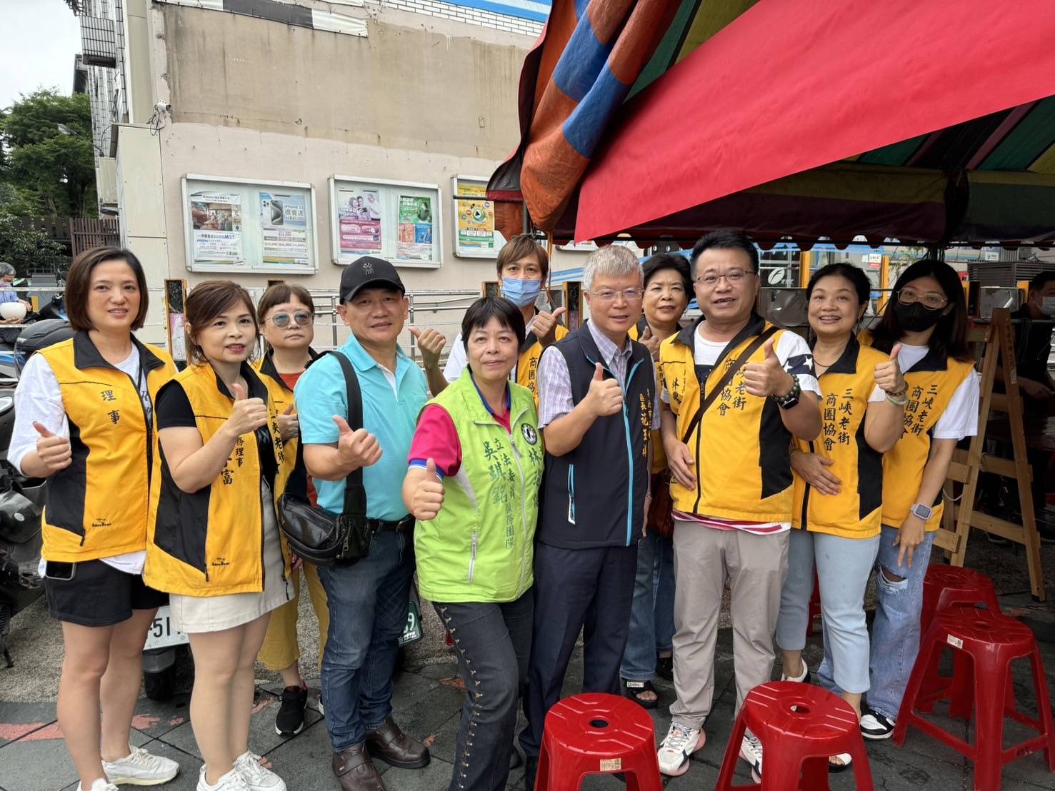 ​​​​​​​2024「三峽民權老街商圈發展協會」理事長林豐斌率領協會理監事，參加「三峽福安宮端午節包粽子活動」