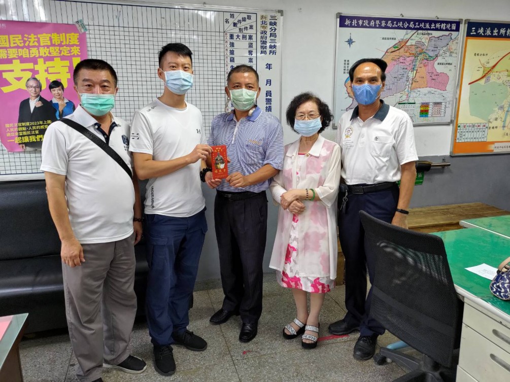 【協會特別感謝】三峽里里長暨福安宮主委黃宗祥 致贈三峽分局及三峽派出所加菜金，慰勞辛苦的警務人員