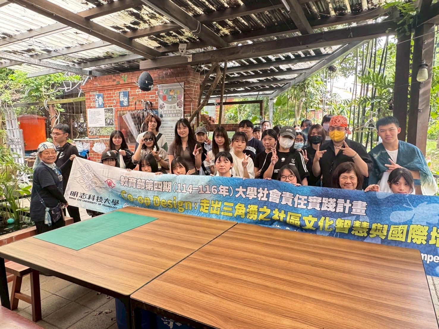 【協會公告】特別感謝「明志科技大學USR行銷設計系 」孫主任帶領學生到三峽老街店家進行「促進三峽老街商圈的行銷主題學習課程工作坊 」，導入學生的創意協助店家推廣行銷！