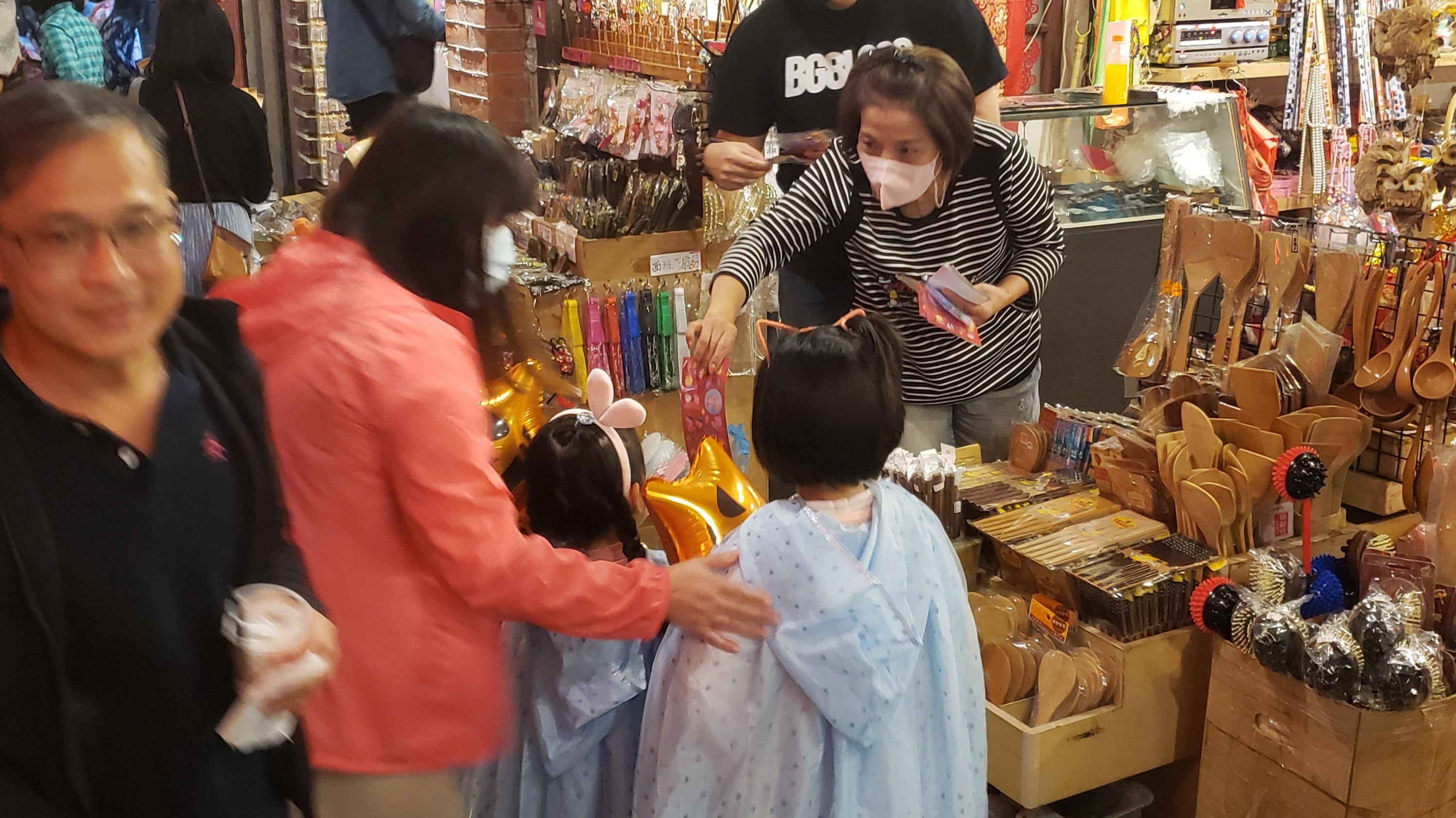【協會有感謝】特別感謝「三峽里辦公處」及「古今中外藝品店」蓉蓉姐，協助「2024三峽老街萬聖PARTY」活動推動，並贊助特約店家10/26發送給小朋友的「糖果」 !